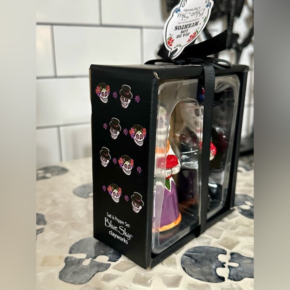 Sugar Skull•Salt/Pepper Shakers - Picture 8 of 8